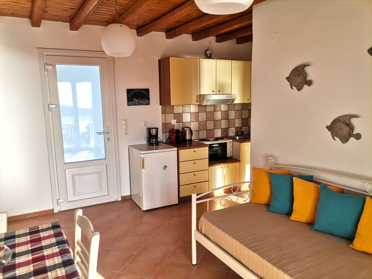 Appartamento Maroussa 2 a Serifos con camera da letto e cucina